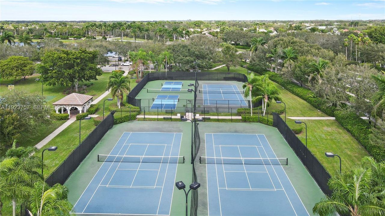 : $1,249,000 (5 спален, 4 ванн, 3668 Квадратных фут)