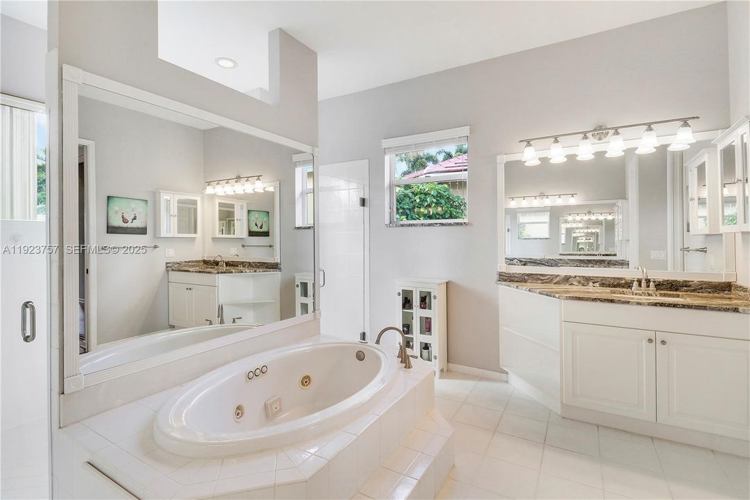 : $1,249,000 (5 спален, 4 ванн, 3668 Квадратных фут)