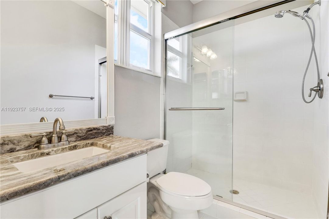 : $1,249,000 (5 спален, 4 ванн, 3668 Квадратных фут)