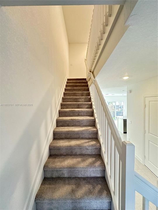 For Sale: $485,000 (3 beds, 2 baths, 1394 Square Feet)