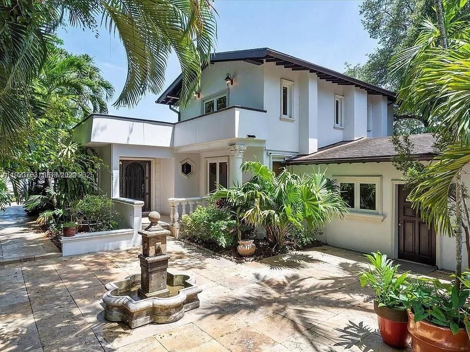 出租: $18,000 (4 贝兹, 4 浴室, 3494 平方英尺)