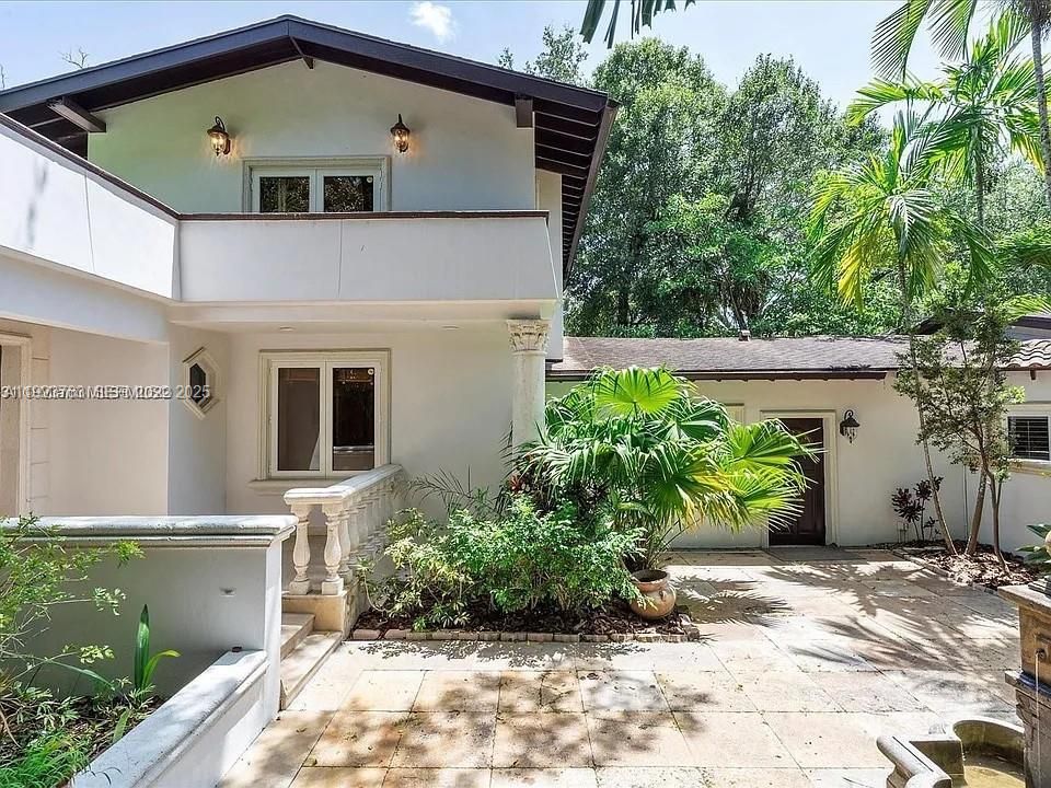 出租: $18,000 (4 贝兹, 4 浴室, 3494 平方英尺)