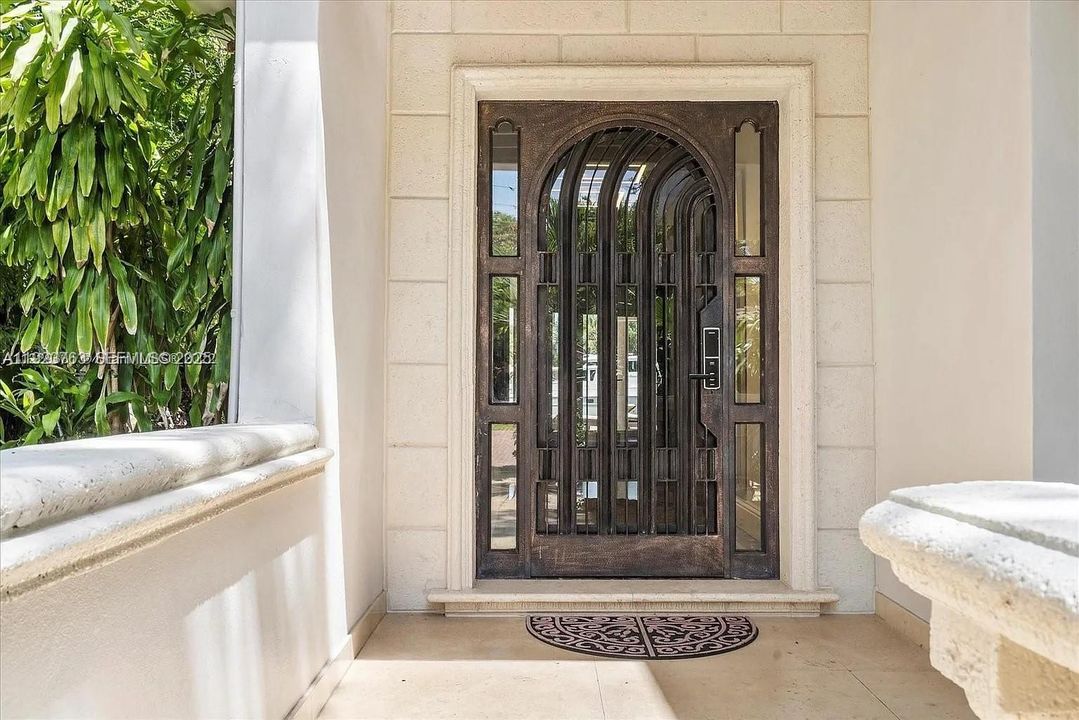 出租: $18,000 (4 贝兹, 4 浴室, 3494 平方英尺)