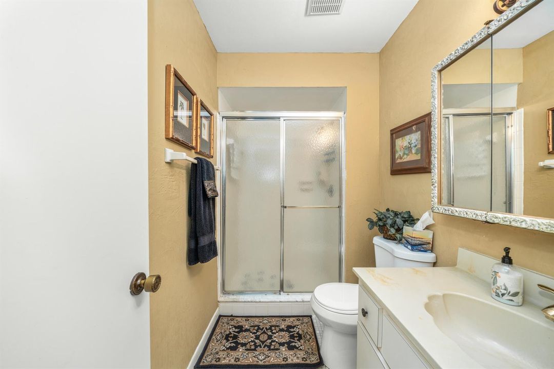interior - second bathroom 2