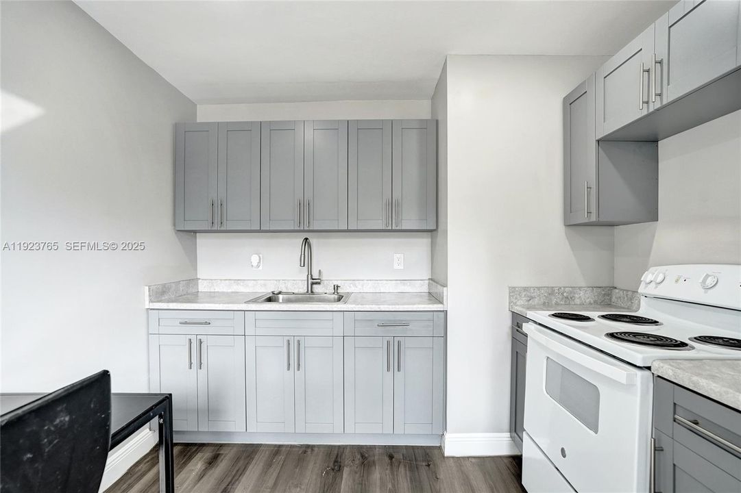 出租: $1,800 (1 贝兹, 1 浴室, 816 平方英尺)