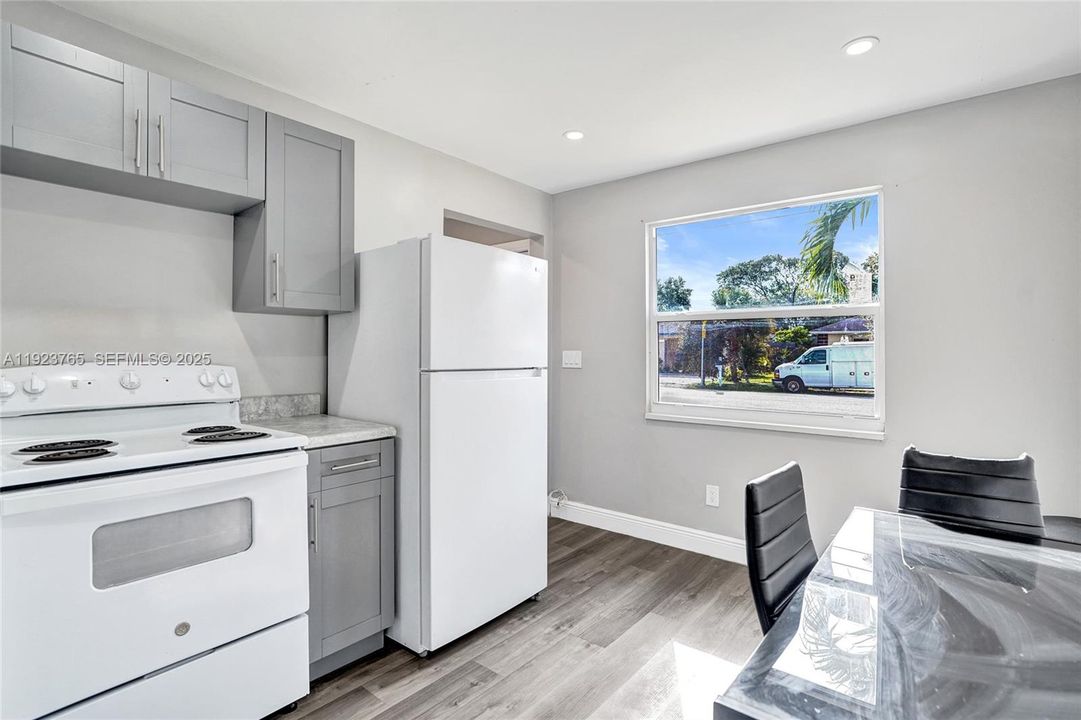 出租: $1,800 (1 贝兹, 1 浴室, 816 平方英尺)