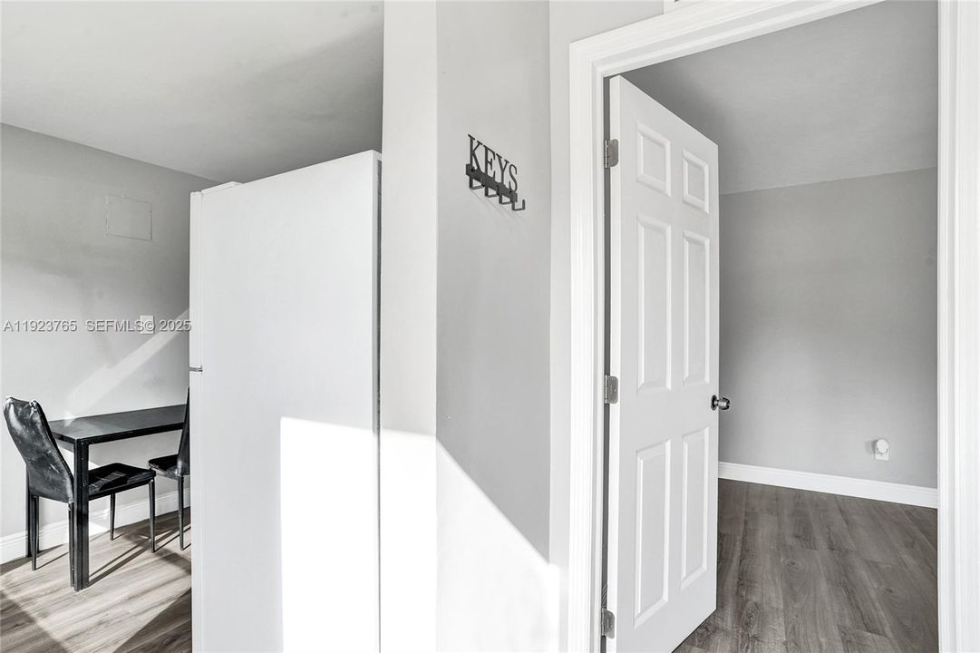 出租: $1,800 (1 贝兹, 1 浴室, 816 平方英尺)