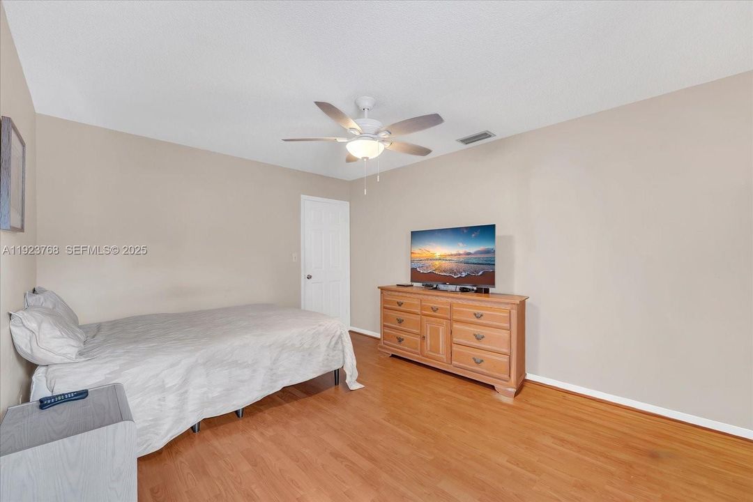 For Sale: $535,000 (3 beds, 2 baths, 1640 Square Feet)