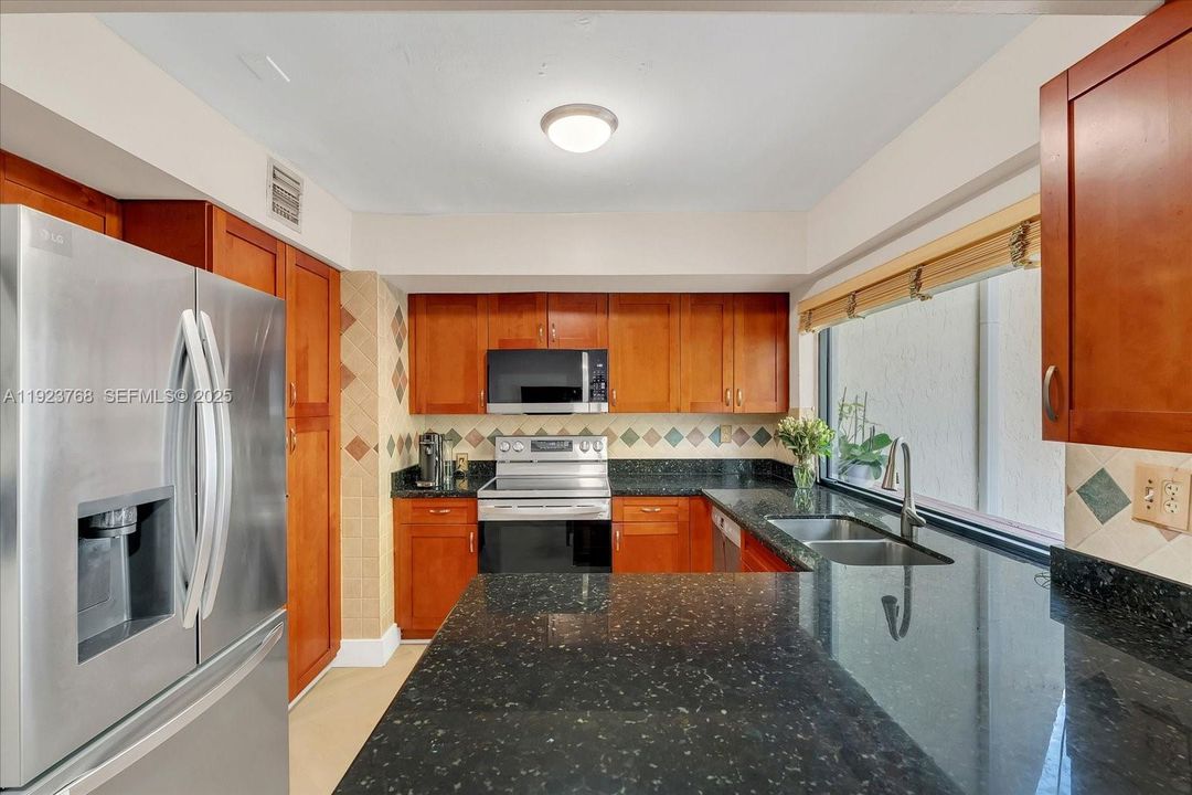 For Sale: $535,000 (3 beds, 2 baths, 1640 Square Feet)