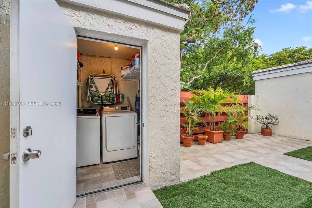 For Sale: $535,000 (3 beds, 2 baths, 1640 Square Feet)