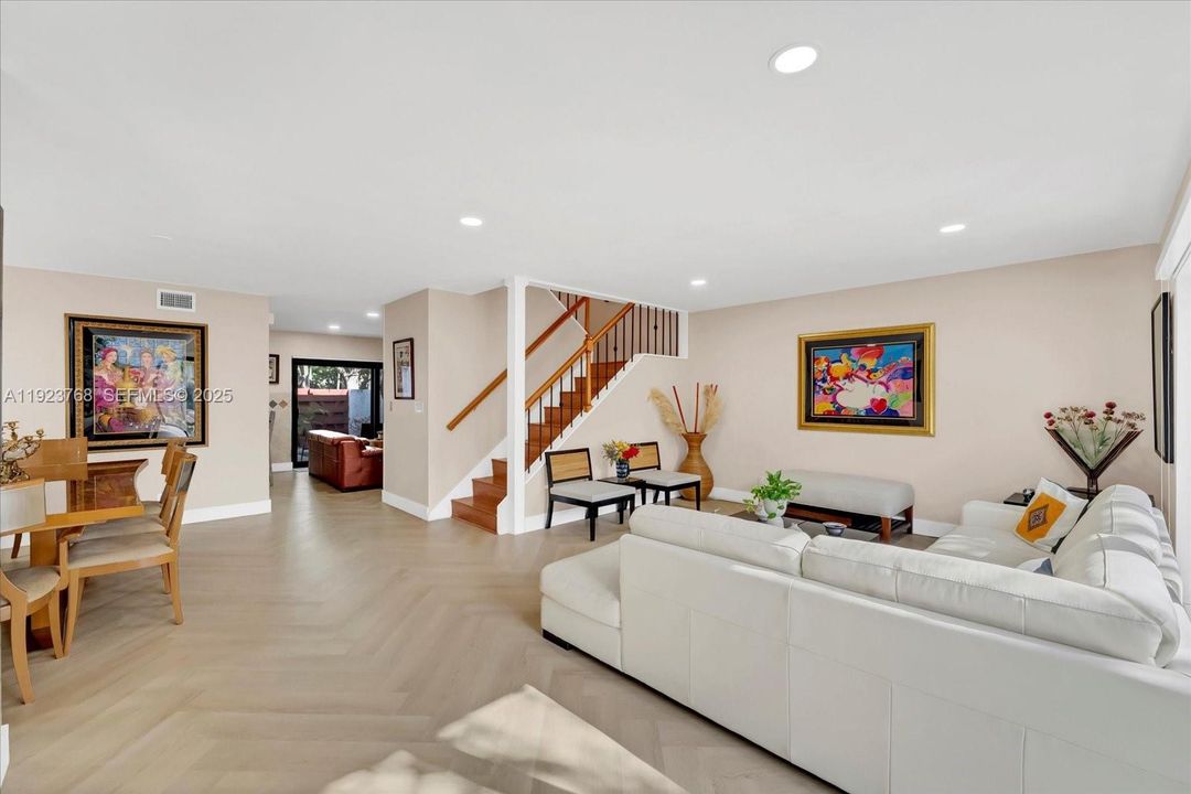 For Sale: $535,000 (3 beds, 2 baths, 1640 Square Feet)