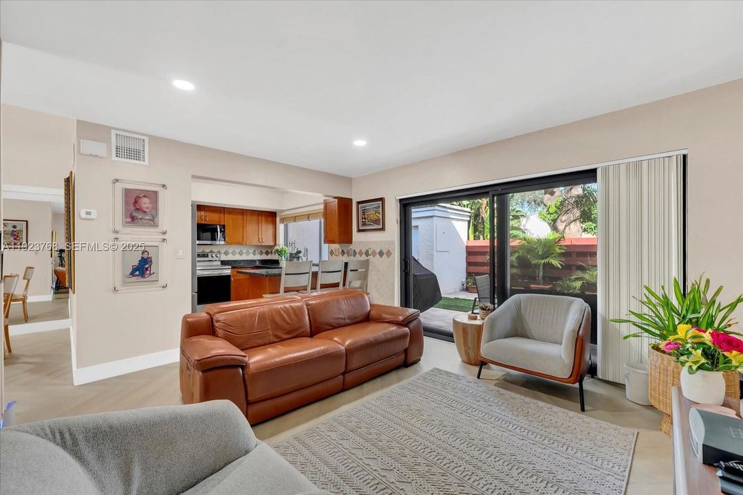 For Sale: $535,000 (3 beds, 2 baths, 1640 Square Feet)