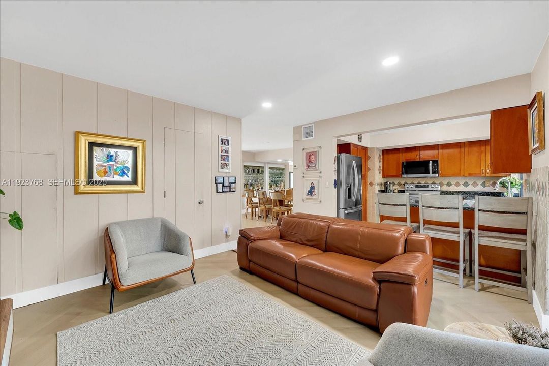 For Sale: $535,000 (3 beds, 2 baths, 1640 Square Feet)