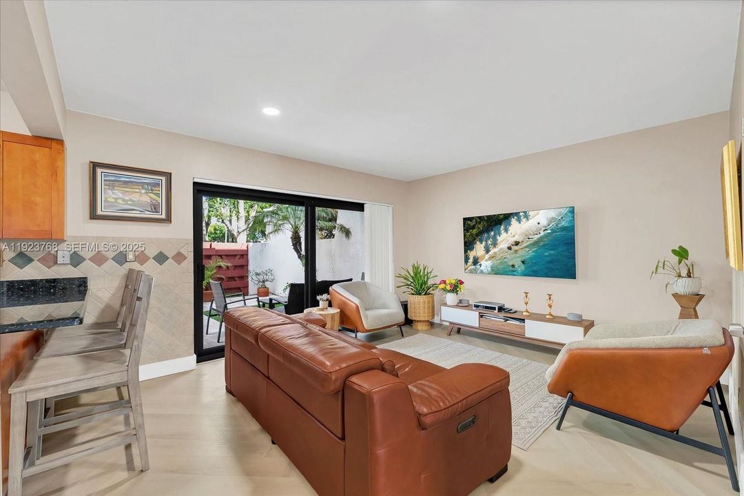 For Sale: $535,000 (3 beds, 2 baths, 1640 Square Feet)