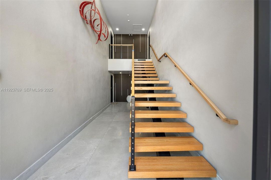 待售: $2,100,000 (4 贝兹, 4 浴室, 1750 平方英尺)