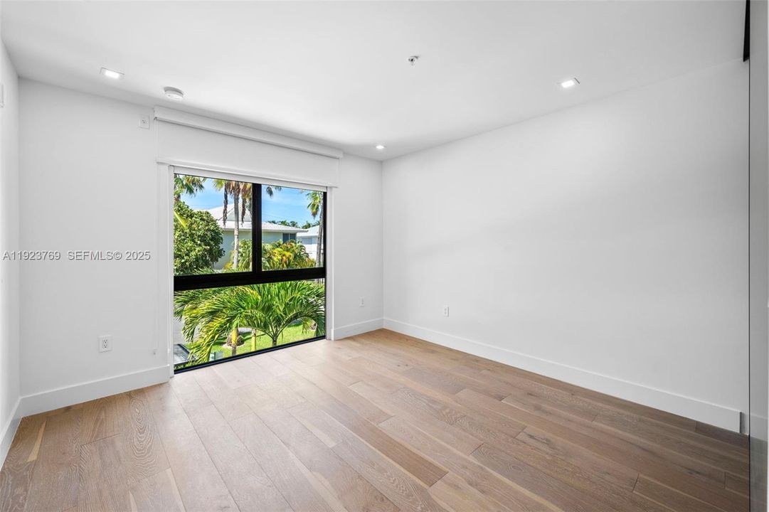 待售: $2,100,000 (4 贝兹, 4 浴室, 1750 平方英尺)