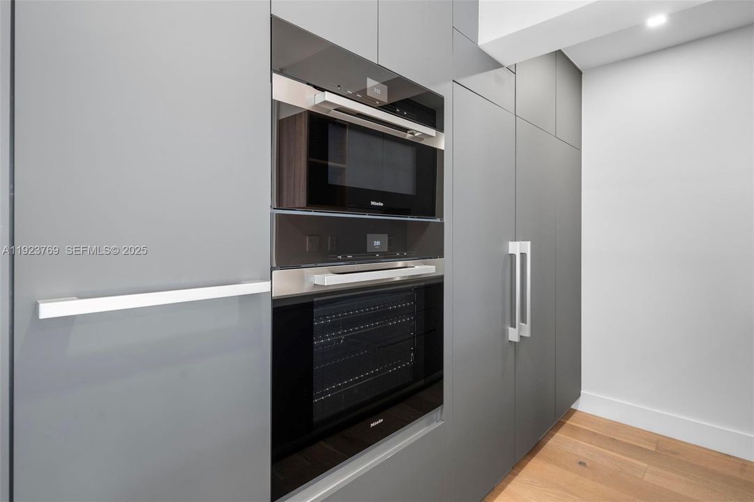 待售: $2,100,000 (4 贝兹, 4 浴室, 1750 平方英尺)