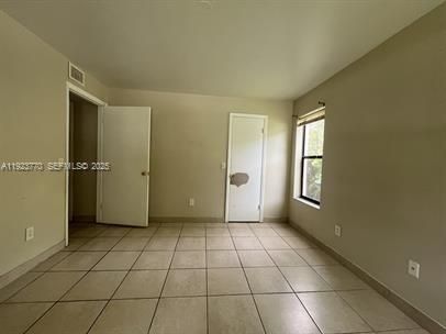 待售: $159,000 (1 贝兹, 1 浴室, 713 平方英尺)