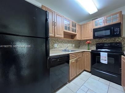 待售: $159,000 (1 贝兹, 1 浴室, 713 平方英尺)