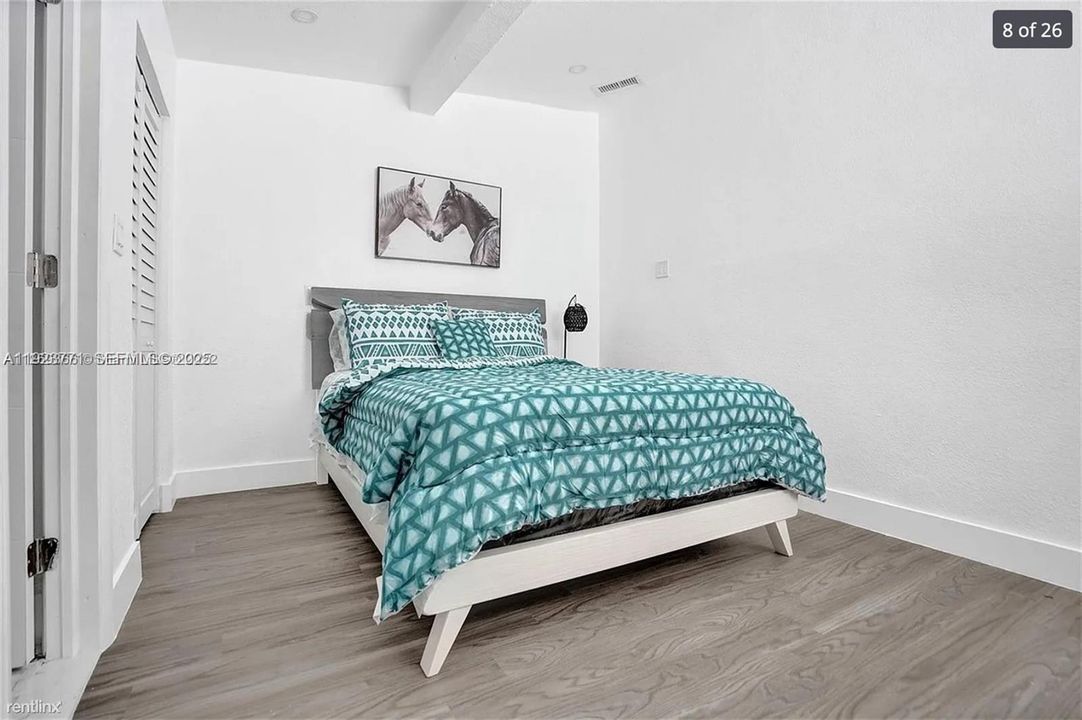 出租: $8,995 (5 贝兹, 4 浴室, 2379 平方英尺)