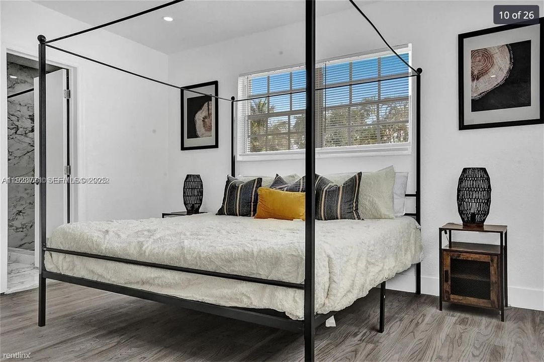 出租: $8,995 (5 贝兹, 4 浴室, 2379 平方英尺)