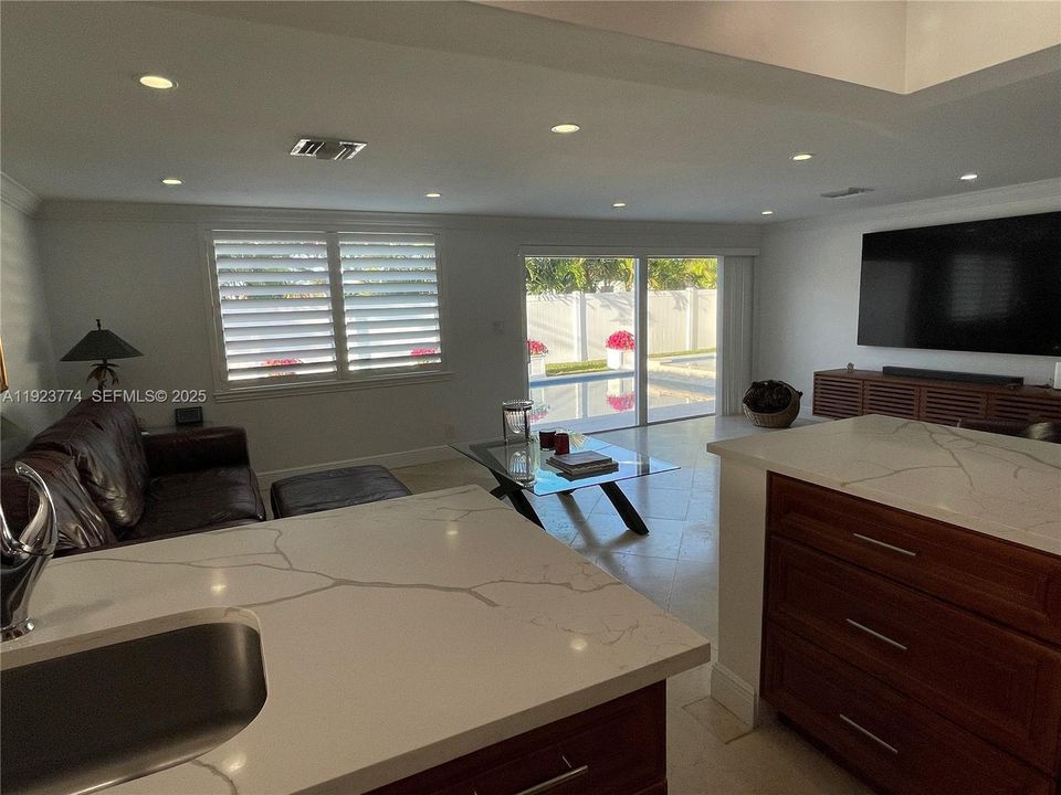 For Sale: $1,264,000 (3 beds, 3 baths, 2095 Square Feet)