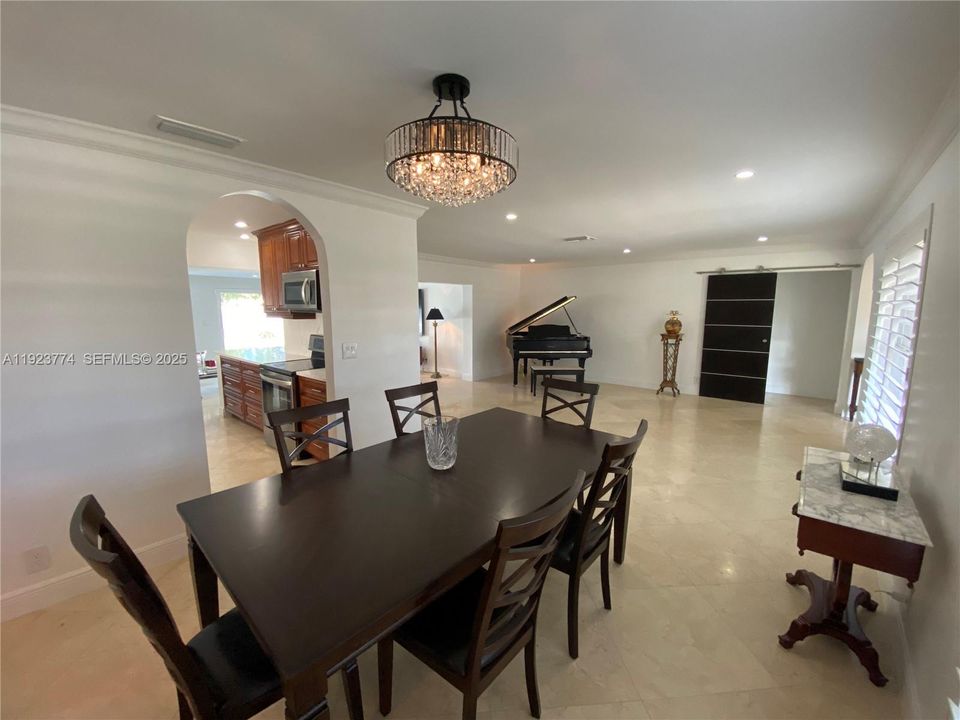 For Sale: $1,264,000 (3 beds, 3 baths, 2095 Square Feet)