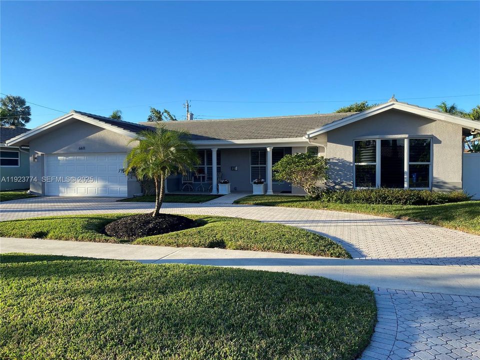 For Sale: $1,264,000 (3 beds, 3 baths, 2095 Square Feet)