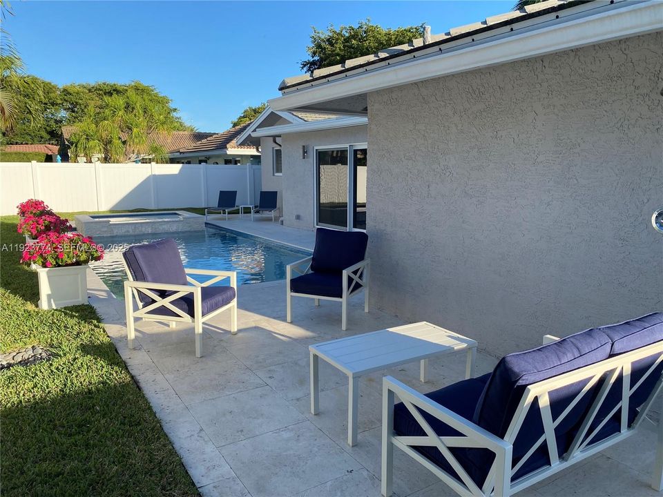 For Sale: $1,264,000 (3 beds, 3 baths, 2095 Square Feet)