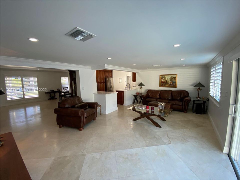 For Sale: $1,264,000 (3 beds, 3 baths, 2095 Square Feet)