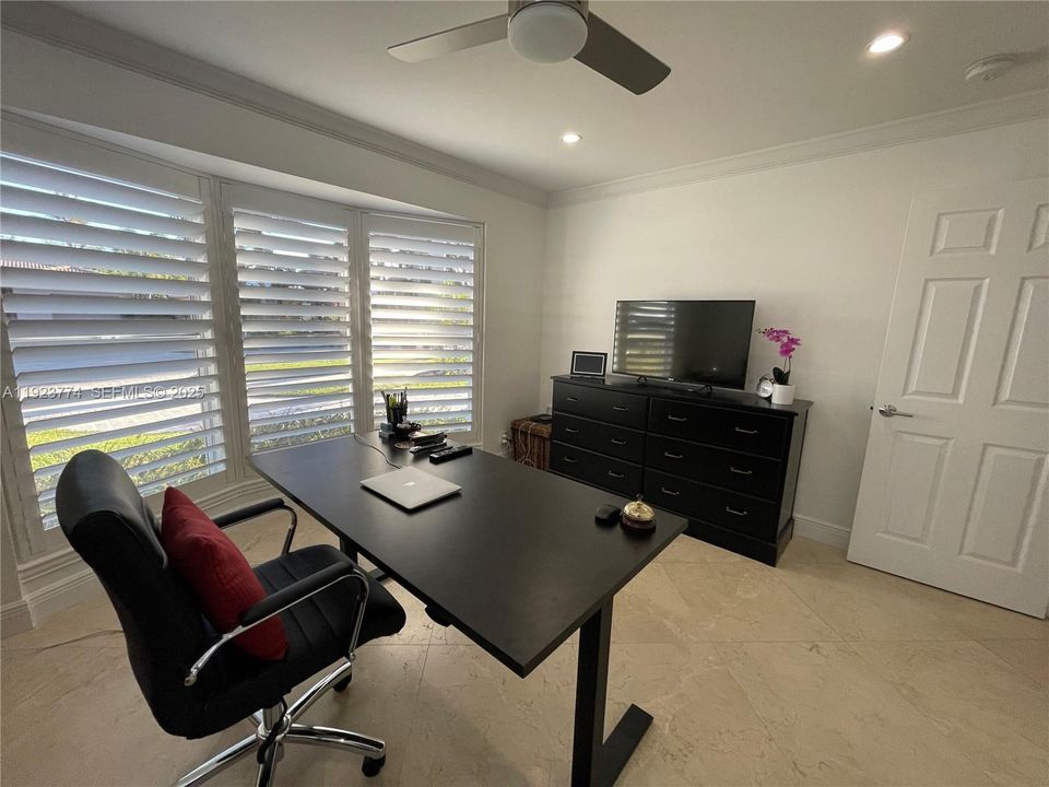 For Sale: $1,264,000 (3 beds, 3 baths, 2095 Square Feet)