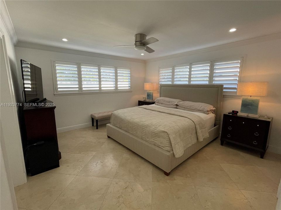 For Sale: $1,264,000 (3 beds, 3 baths, 2095 Square Feet)