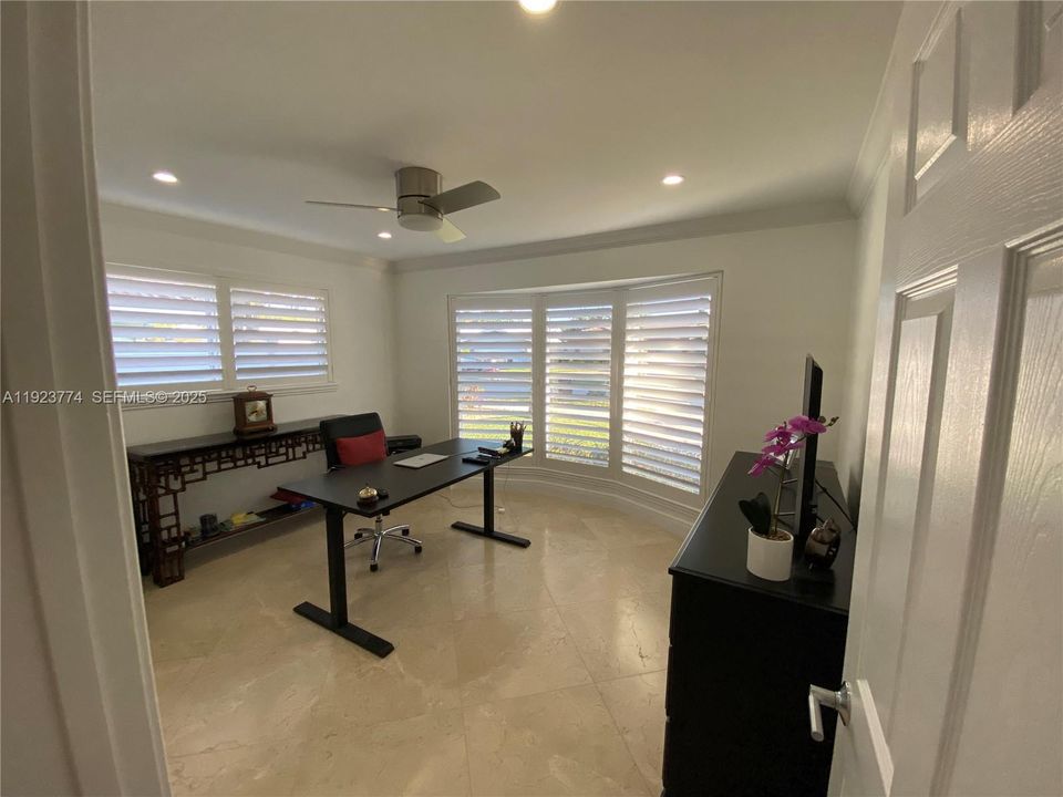 For Sale: $1,264,000 (3 beds, 3 baths, 2095 Square Feet)