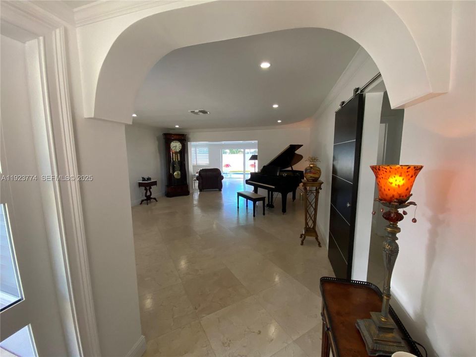 For Sale: $1,264,000 (3 beds, 3 baths, 2095 Square Feet)