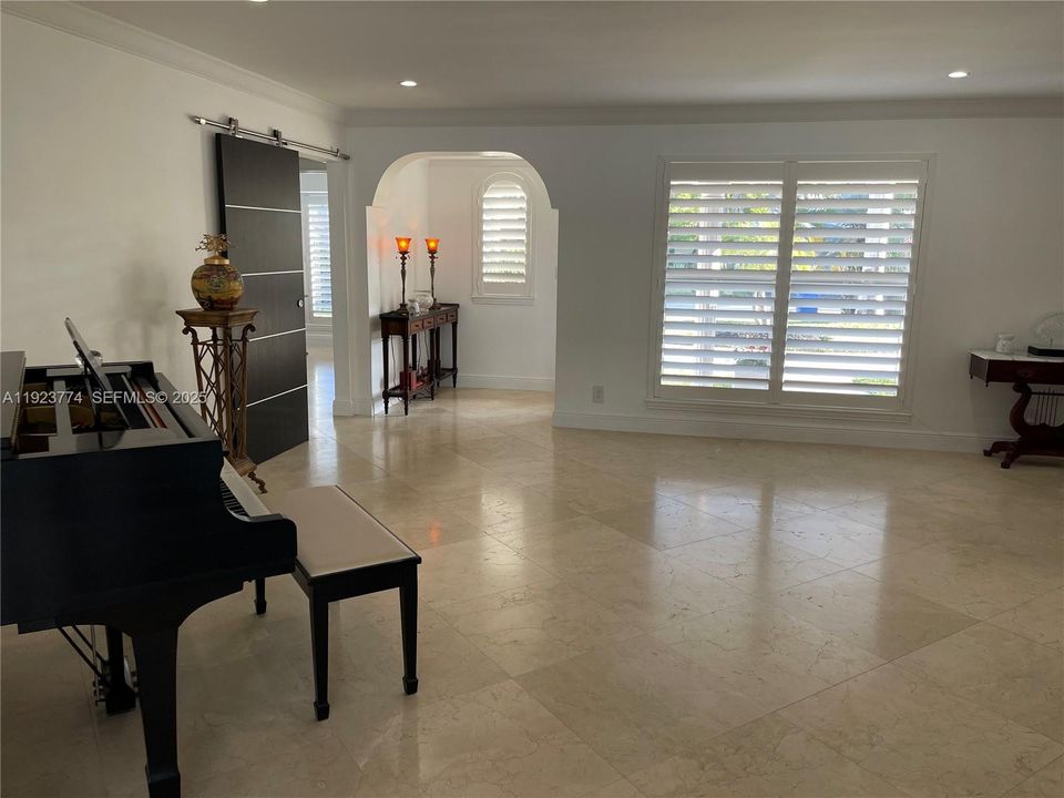 For Sale: $1,264,000 (3 beds, 3 baths, 2095 Square Feet)