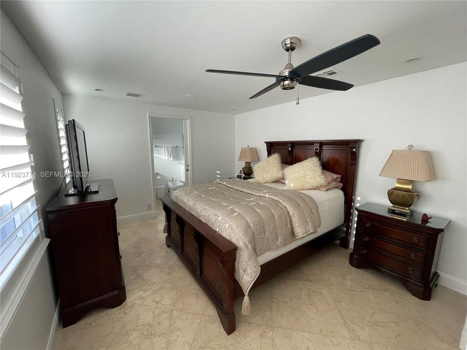 For Sale: $1,264,000 (3 beds, 3 baths, 2095 Square Feet)