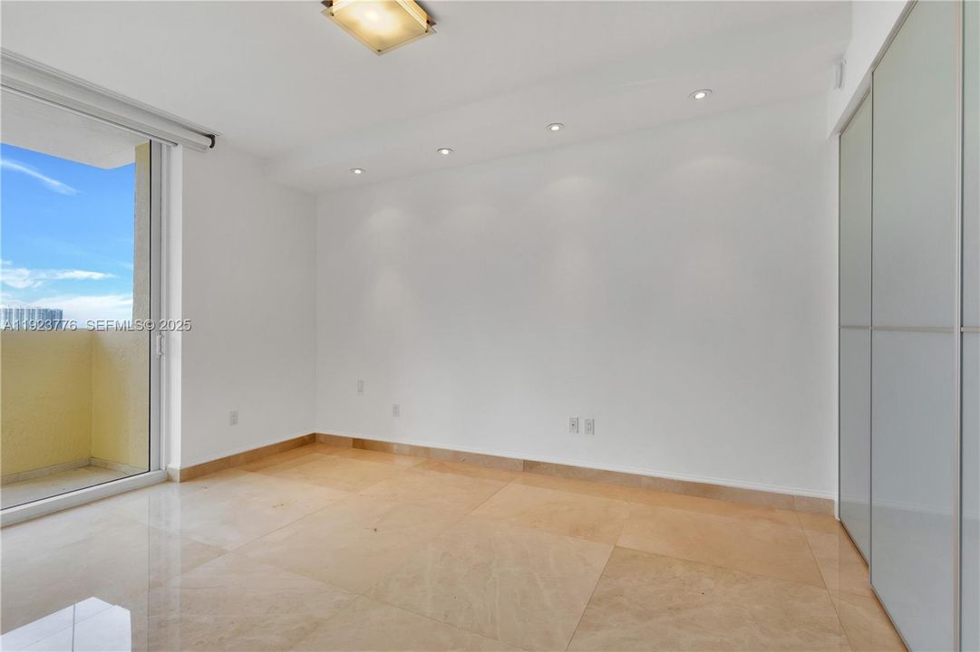 For Sale: $3,398,000 (3 beds, 3 baths, 2214 Square Feet)