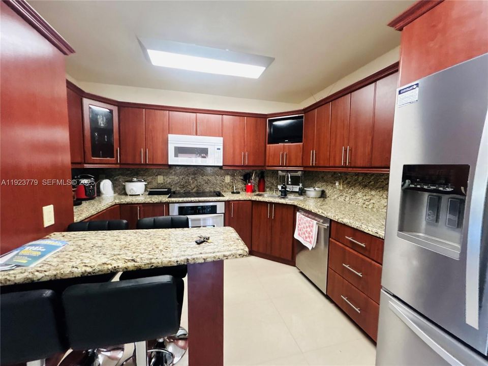 For Sale: $760,000 (6 beds, 4 baths, 2375 Square Feet)