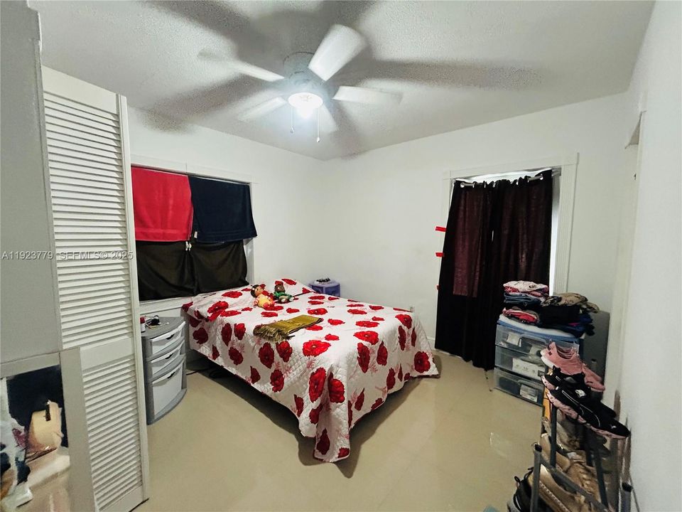 For Sale: $760,000 (6 beds, 4 baths, 2375 Square Feet)