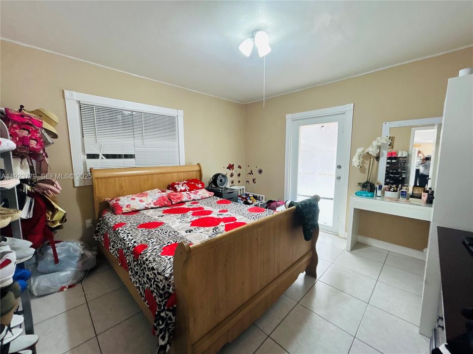 For Sale: $760,000 (6 beds, 4 baths, 2375 Square Feet)