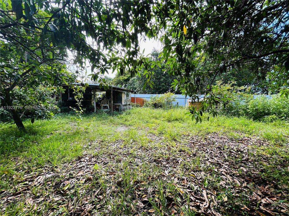 For Sale: $760,000 (6 beds, 4 baths, 2375 Square Feet)