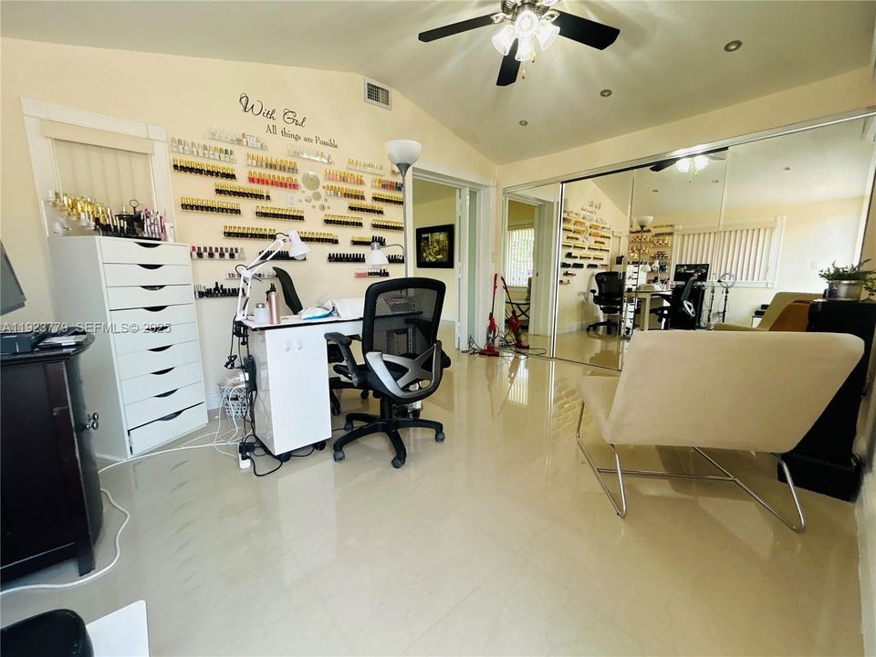 For Sale: $760,000 (6 beds, 4 baths, 2375 Square Feet)