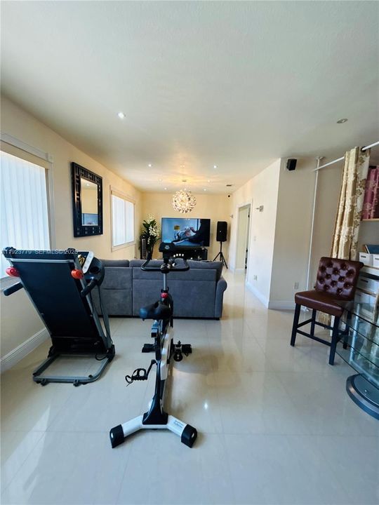 For Sale: $760,000 (6 beds, 4 baths, 2375 Square Feet)