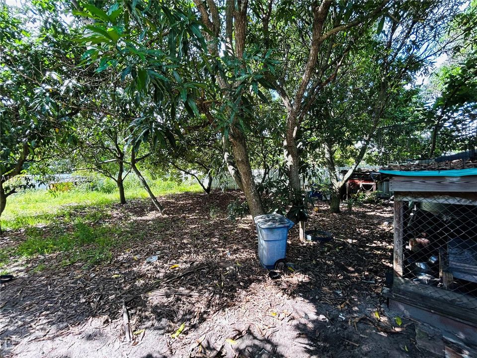 For Sale: $760,000 (6 beds, 4 baths, 2375 Square Feet)