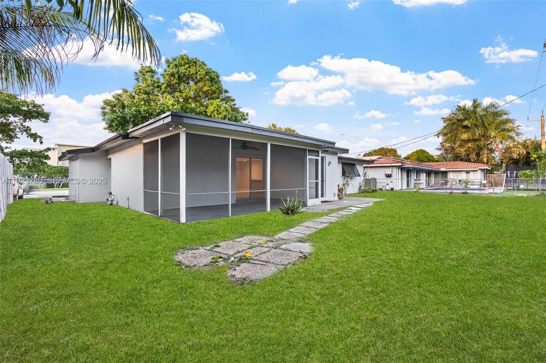 出租: $3,500 (3 贝兹, 2 浴室, 1265 平方英尺)