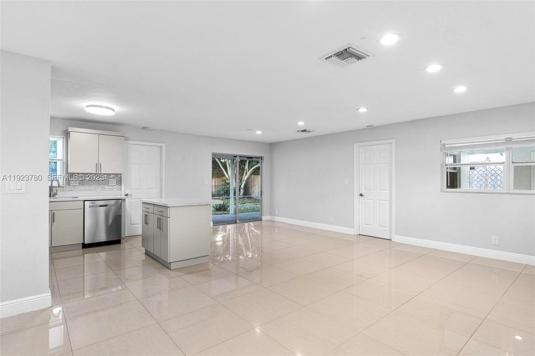 出租: $3,500 (3 贝兹, 2 浴室, 1265 平方英尺)