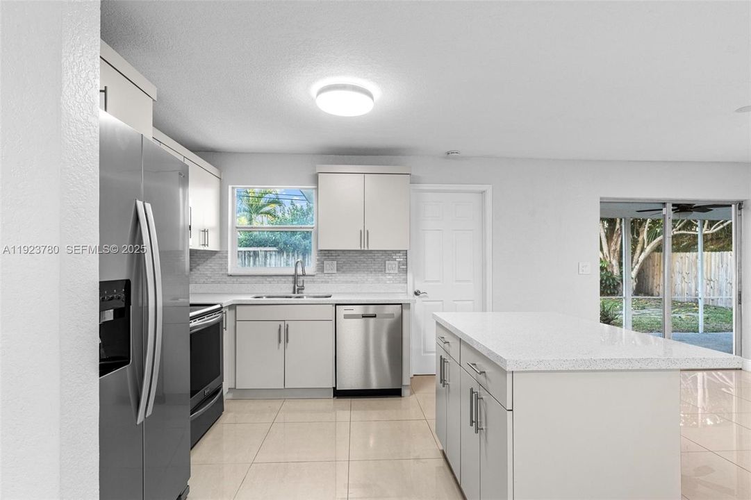 出租: $3,500 (3 贝兹, 2 浴室, 1265 平方英尺)