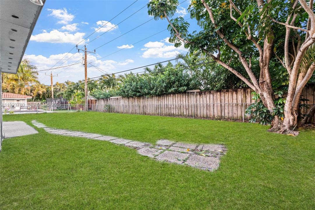 出租: $3,500 (3 贝兹, 2 浴室, 1265 平方英尺)