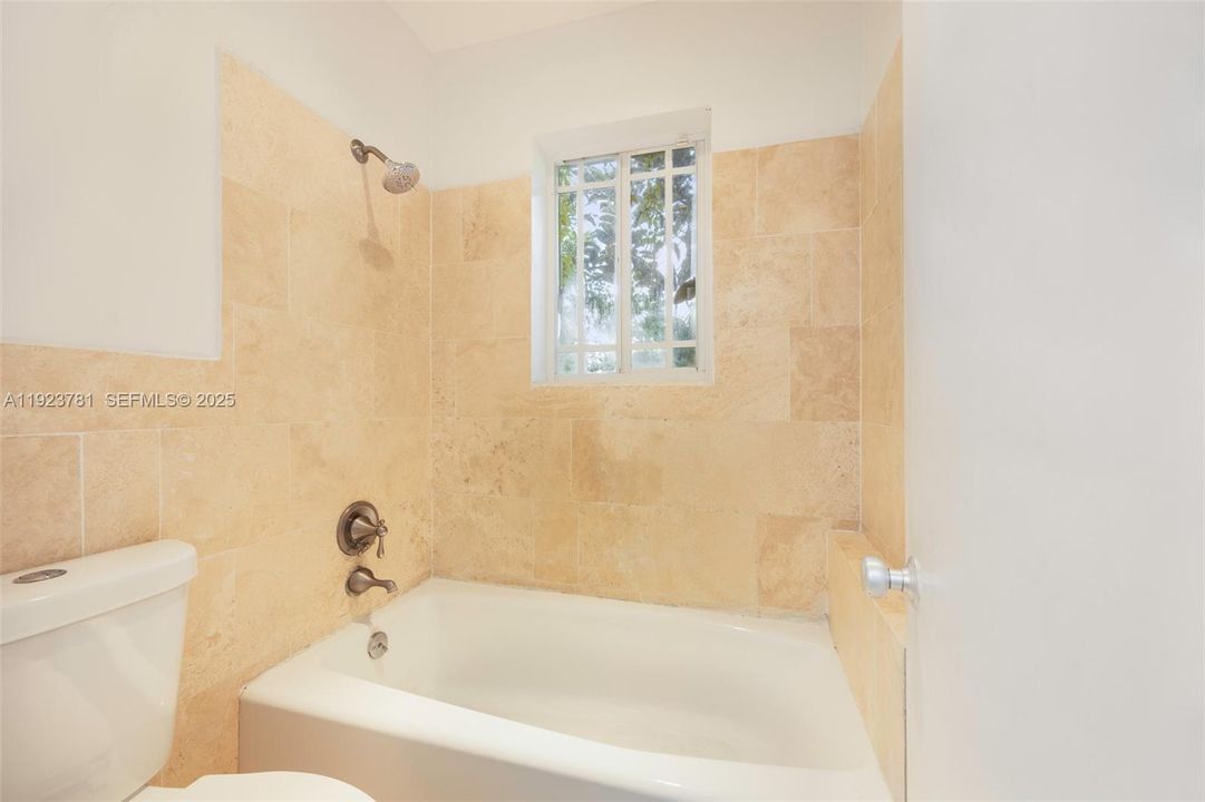 For Rent: $4,000 (3 beds, 2 baths, 1550 Square Feet)