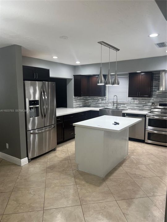 For Rent: $3,500 (4 beds, 2 baths, 1908 Square Feet)